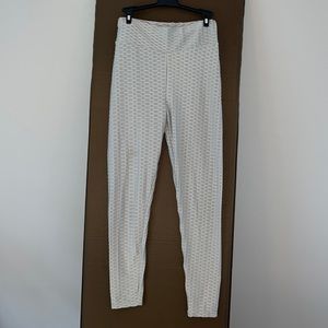 Lyte- Grey booty-lift leggings. Size Medium —Used in good condition